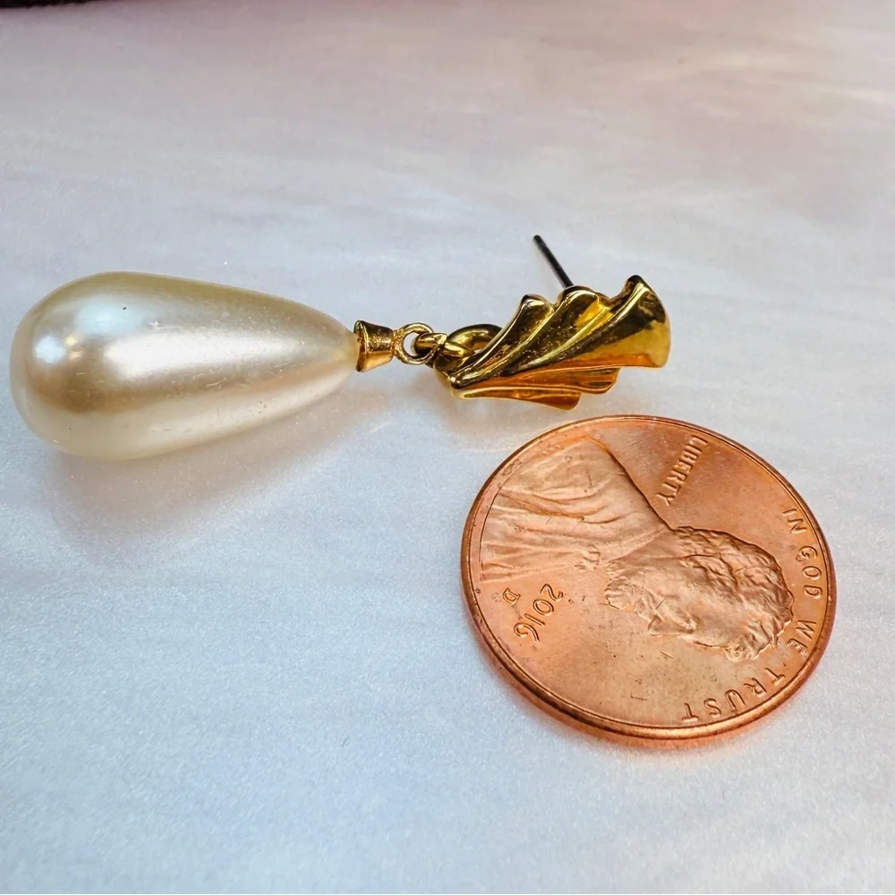 Vintage Goldtone and Cream Teardrop Faux Pearl Pierced Earrings